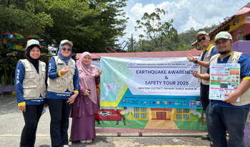 Gempa Bumi: Penyelidik Earthquake and Structural Stability (EASY), Fakulti Teknologi Kejuruteraan Awam, UMPSA Turun Padang Dekati Komuniti di Johor dan Pahang yang diketuai oleh Ts. Dr. Mohd Irwan Adiyanto, Penyelidik FTKA pada 22 September 2025 